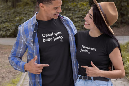 Quero Camisa - Camisas Personalizadas - Capitão Gecko - Vinho é melhor que terapia