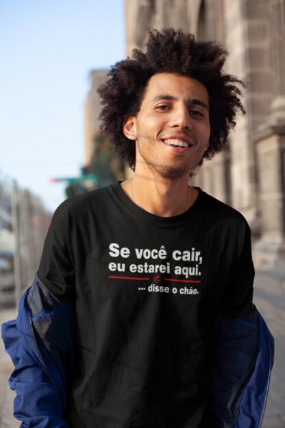 Quero Camisa - Camisas Personalizadas - Se você cair eu estarei aqui. Disse o chão