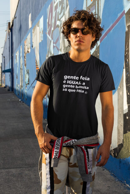 Quero Camisa - Camisas Personalizadas - Capitão Gecko - Gente feia é igual a gente bonita, só que feia