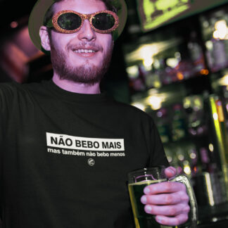 Quero Camisa - Camisas Personalizadas - Capitão Gecko - Vinho é melhor que terapia